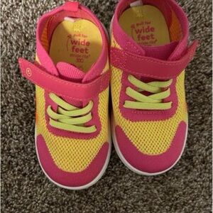 Stride Rite Girls Aseel Sneaker Size 7